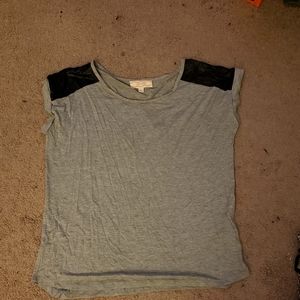 Pink Rose gray t shirt with leather patches Sz M